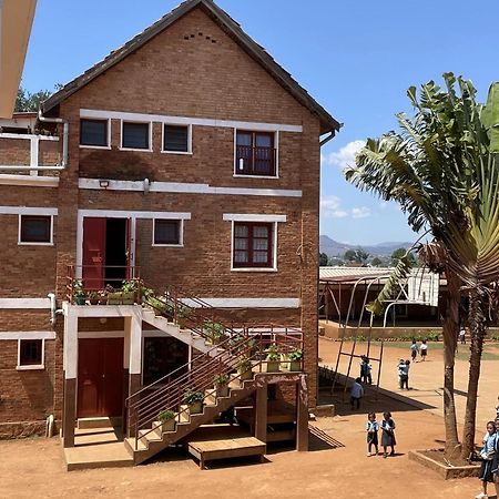 Lycee Picot De Cloriviere Dont Les Revenus Financent L'Education Des Eleves Daire Antsirabe Dış mekan fotoğraf