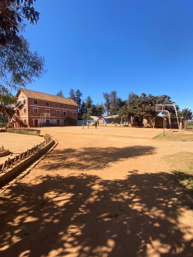Lycee Picot De Cloriviere Dont Les Revenus Financent L'Education Des Eleves Daire Antsirabe Dış mekan fotoğraf